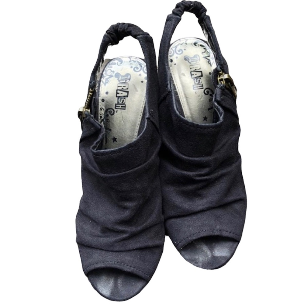 Size 9 Sexy, but Comfy Wedge Sandal